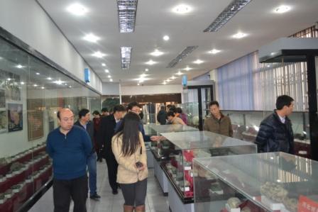 与会老师参观亚博取款心丈秒到账地质博物馆.JPG 与会老师参观亚博取款心丈秒到账地质博物馆.JPG